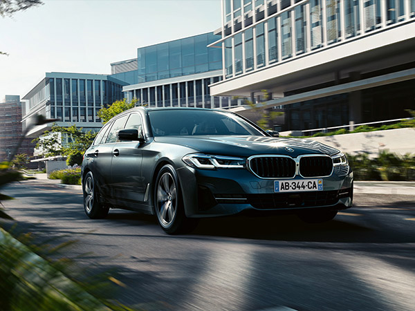 LOA BMW 520d 190 ch Touring LCI Lounge