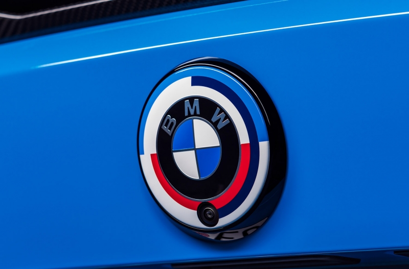 BMW M marque le lancement de l'année anniversaire.