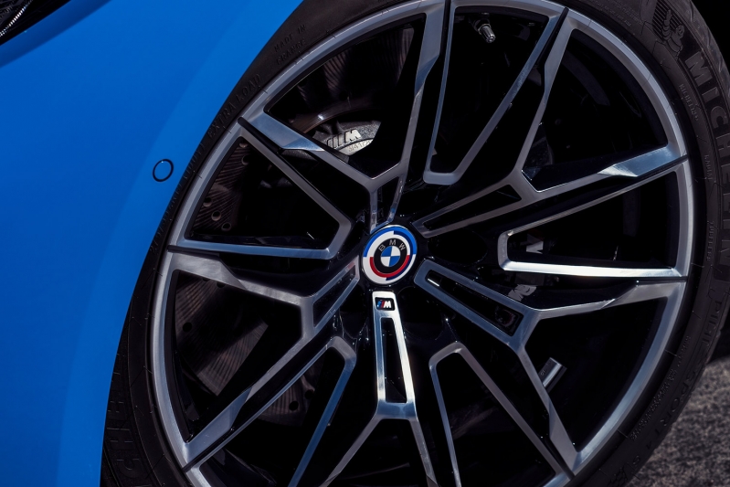 BMW M marque le lancement de l'année anniversaire.